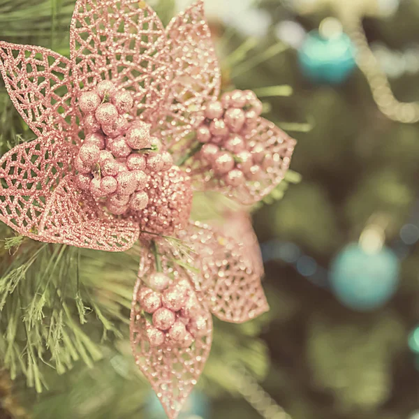 クリスマスツリーのクリスマス装飾、休日の背景. — ストック写真