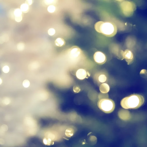 Árvore de Natal, luzes de bokeh desfocadas. — Fotografia de Stock