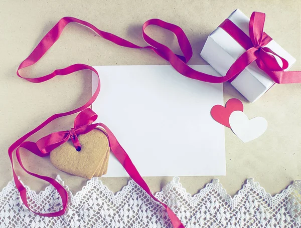 Ημέρα του Αγίου Βαλεντίνου, ρομαντικό πρότυπο, mock up με μπισκότα καρδιάς, — Φωτογραφία Αρχείου