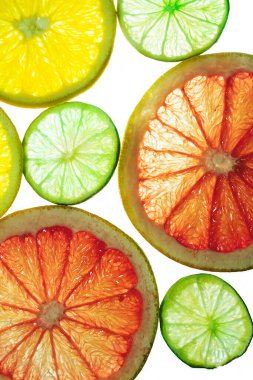 Dilimlenmiş narenciye arkaplanı, portakal, limon, greyfurt yakın plan.