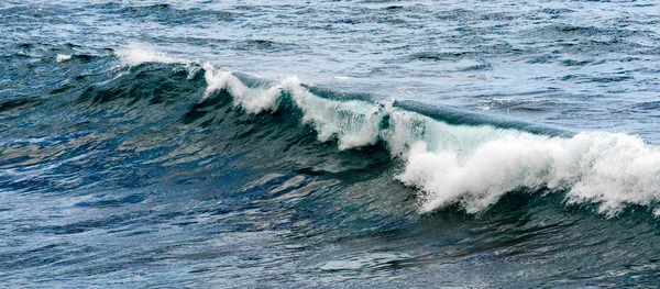 Onde nell'oceano — Foto Stock