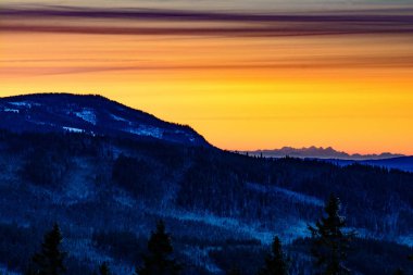 Kış gündoğumu dağ II