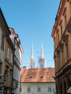 Arkasında Katedral olan Zagreb 'in eski kenti