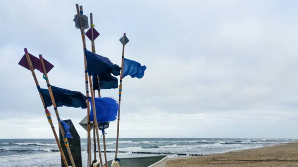 Visserij Marker Vlaggen Het Strand — Stockfoto