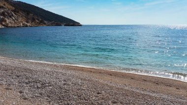 Güzel sahil ve deniz. Sveti İvan Sahili, Lubenice, Hırvatistan