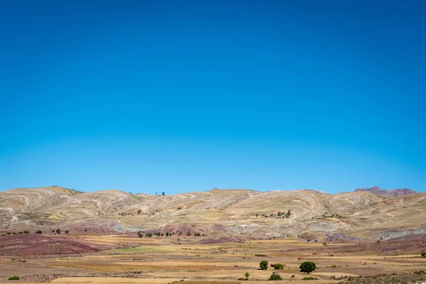 Maragua Crater Filled Colourful Ground Scattered Trees Clear Sunny Day — ストック写真