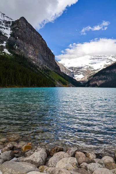 Este Lago Prístino Lleno Agua Glacial Las Montañas Rocosas Heladas — Foto de Stock