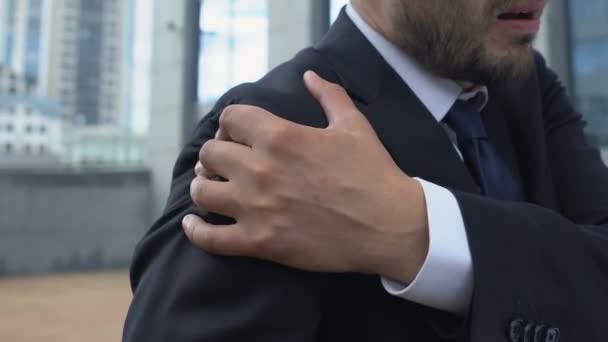 Businessman touching sharp pain shoulder, joint health problem, inflammation — Stock Video