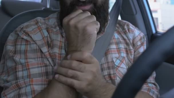 Middle-aged car driver exercising hand to relieve wrist pain, joint inflammation — Stock Video