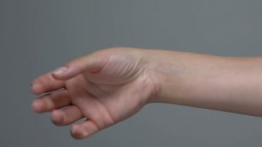 Kadın masajı, dirsek ağrısı, eklem iltihabı sorunu, sağlık sigortası.