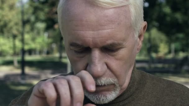 Unhappy male pensioner wiping tears, nostalgia memories, grief emotions, problem — Stock Video