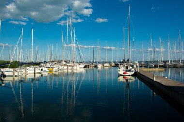 Yelkenli teknelerde Harbor at Lake Balaton Macaristan