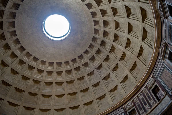 İtalya Roma'da Pantheon kubbe