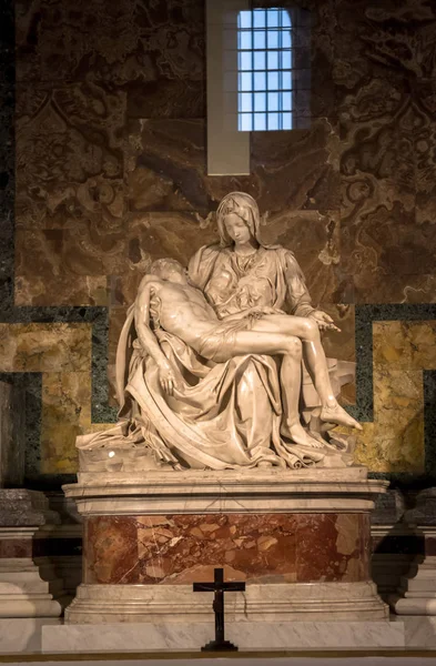 Michelangelo Roma St Peter's Cathedral adlı Pieta heykeli