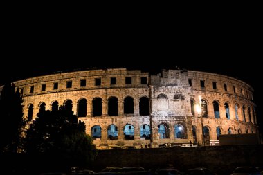 Hırvatistan 'daki Roma Amfitiyatrosu Pula Arena Gece Aydınlandı
