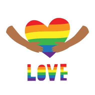 Siyah ellerin gökkuşağı LGBT bayrak renklerinde büyük kalbi dikkatlice tutarken 