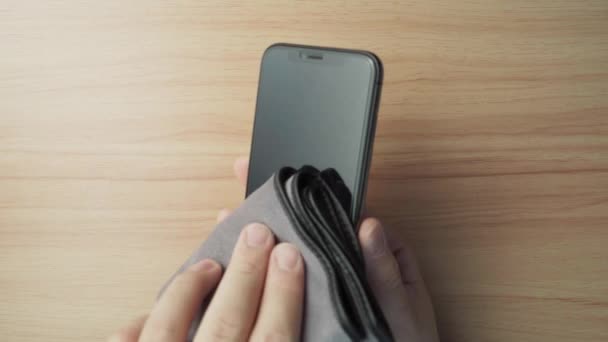 Pulizia Mano Dello Schermo Uno Smartphone Con Tessuto Fibra Pulire — Video Stock