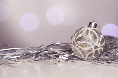 T ile mevsimlik yeni yıl ve Noel tebrik kartı kompozisyon