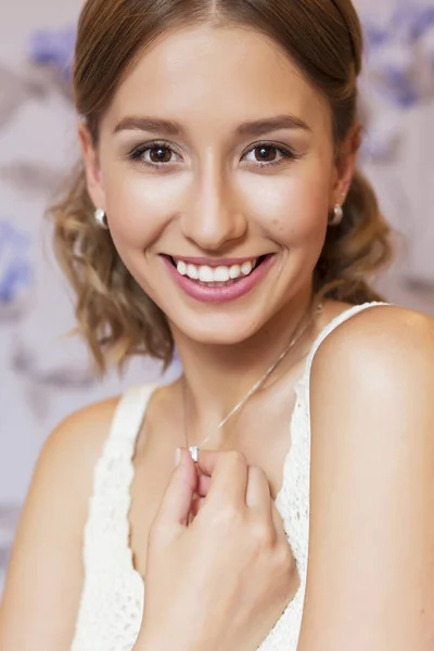 Beautiful brunette bride woman with curly hairstyle and neutral — Stock Photo, Image