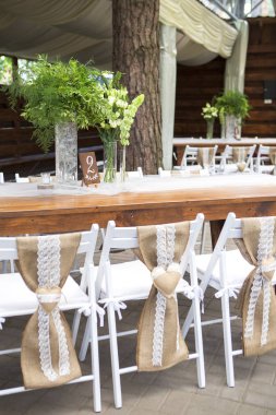 Taze eustoma gül buket kompozisyon kadeh tabloda va