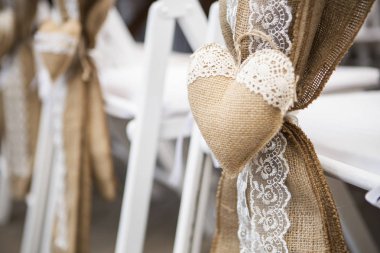 Taze eustoma gül buket kompozisyon kadeh tabloda va