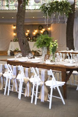 Taze eustoma gül buket kompozisyon kadeh tabloda va