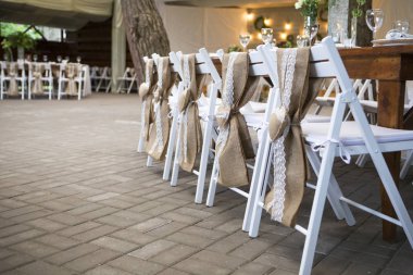 Taze eustoma gül buket kompozisyon kadeh tabloda va