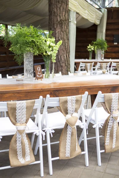 Taze eustoma gül buket kompozisyon kadeh tabloda va