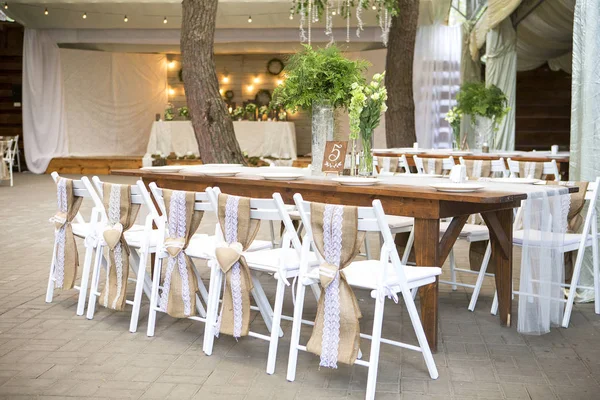 Taze eustoma gül buket kompozisyon kadeh tabloda va