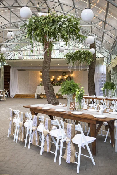 Taze eustoma gül buket kompozisyon kadeh tabloda va