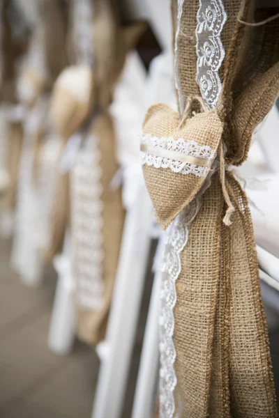 Taze eustoma gül buket kompozisyon kadeh tabloda va