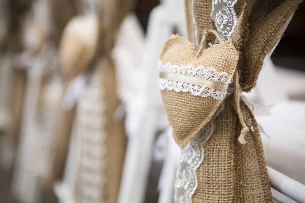 Taze eustoma gül buket kompozisyon kadeh tabloda va