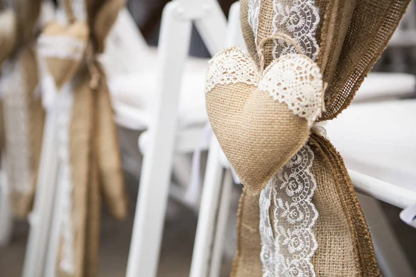 Taze eustoma gül buket kompozisyon kadeh tabloda va