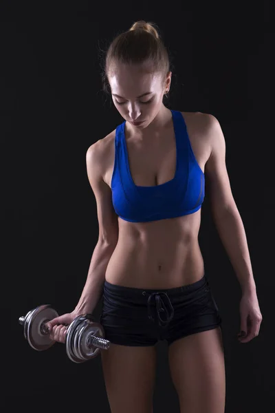 Belle brune caucasienne jeune femme avec corps athlétique en forme — Photo