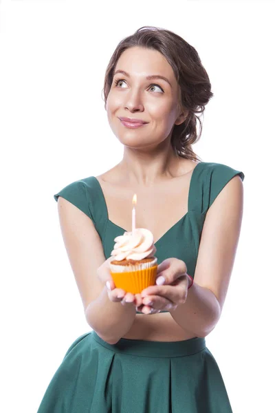 Brunette vrij mooie Kaukasische vrouw in groene feestelijke jurk — Stockfoto