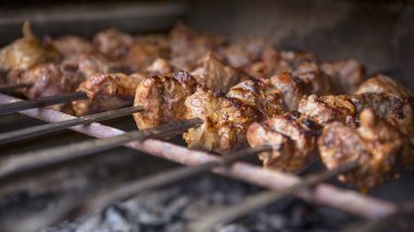  Ham Izgara Barbekü domuz eti karşılamak açık bir niteliğine şiş üzerinde