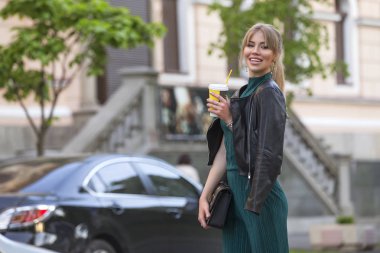 Sarışın beyaz iş kadını arıyorum güzel zengin lüks