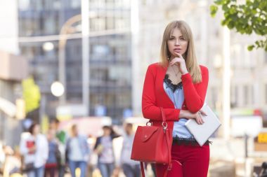 Sarışın beyaz iş kadını arıyorum güzel zengin lüks