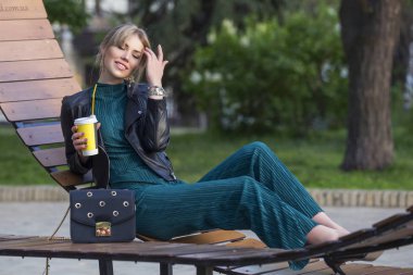 Sarışın beyaz iş kadını arıyorum güzel zengin lüks