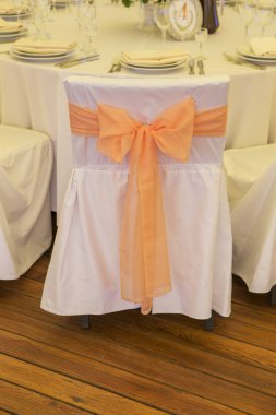 Basit ama lüks zengin tablo bir düğün kutlama için ayarlama