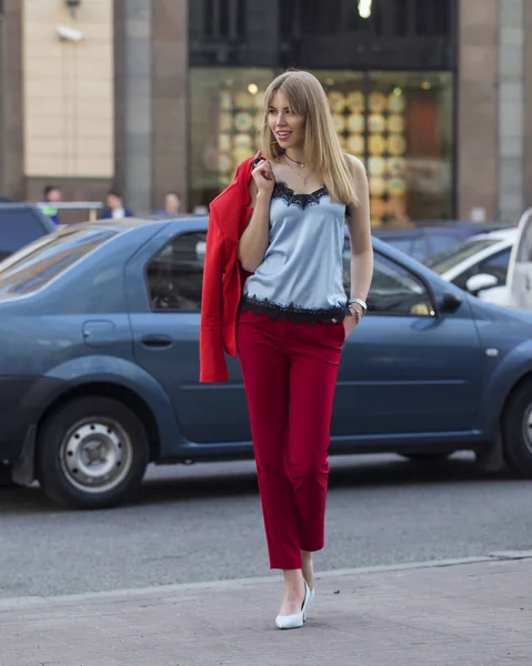 Sarışın beyaz iş kadını arıyorum güzel zengin lüks