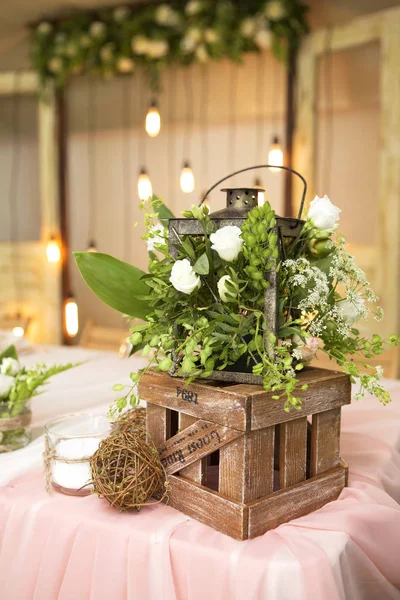 Simple but luxury rich table setting for a wedding celebration i — Stock Photo, Image