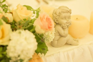 Basit ama lüks zengin tablo bir düğün kutlama için ayarlama