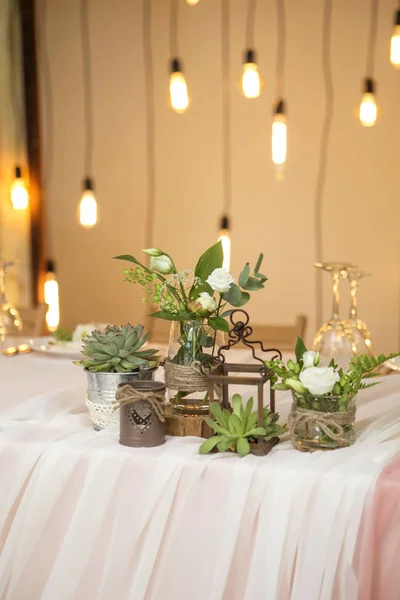 Simple mais luxueux cadre de table riche pour une célébration de mariage i — Photo