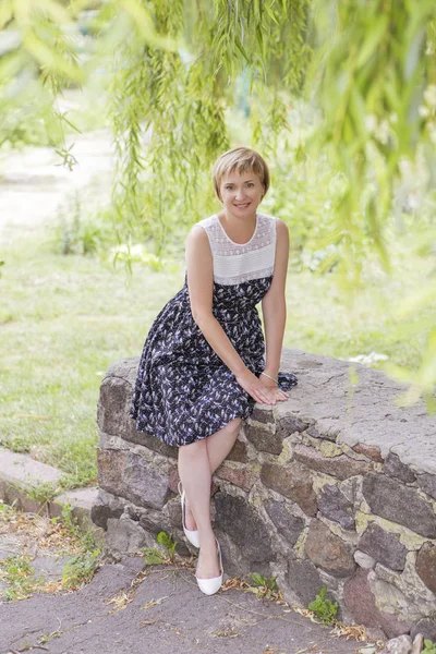 Elder Aged Woman Her Free Time Walking Relaxing Park Smiling — Stock Photo, Image