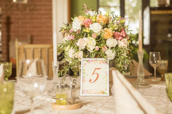 Wedding Table Decor Full Rose Eustoma Flowers Candles Peach Colored — Stock Photo, Image