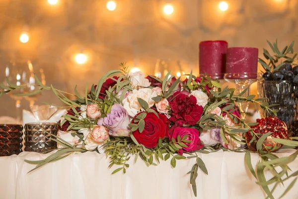 Set Glassess Plates Wedding Table Surrounded Light Garland Wine Color — Stock Photo, Image