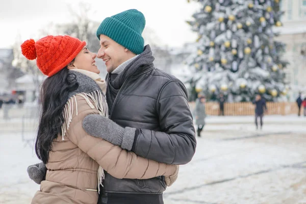 Cheerful smiling caucasian couple of man and woman having fun on — Stock Photo, Image