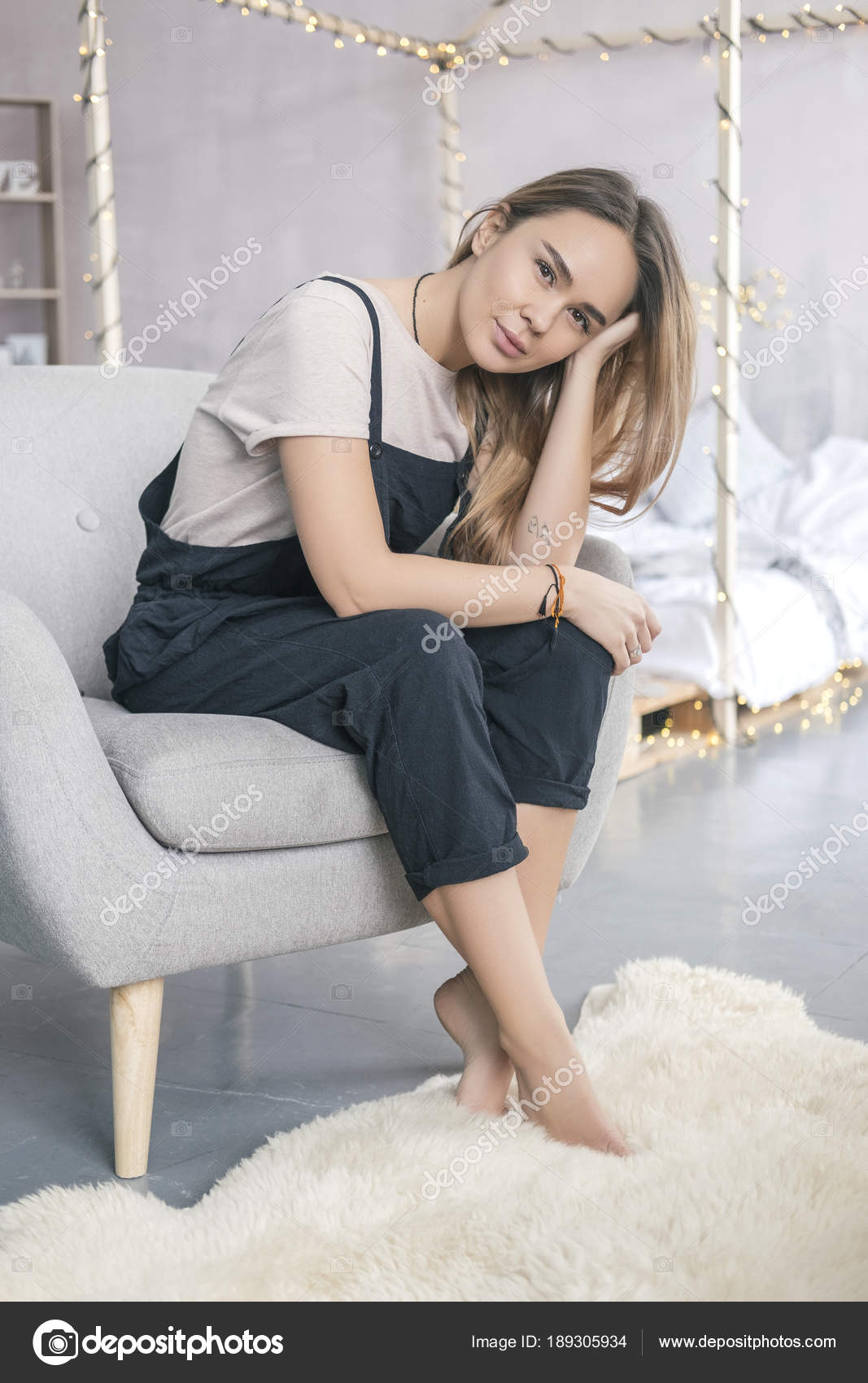 Une Femme Caucasienne Chic En Tenue Décontractée Hipster