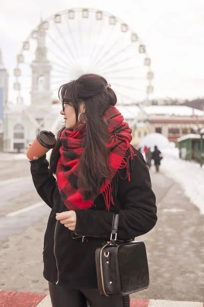 Niedliche Junge Kaukasische Brünette Studentin Bei Einem Spaziergang Durch Europas — Stockfoto